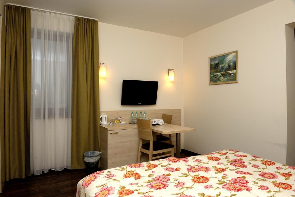 Hotel Nad Przelomem Сромовце-Нижне Экстерьер фото